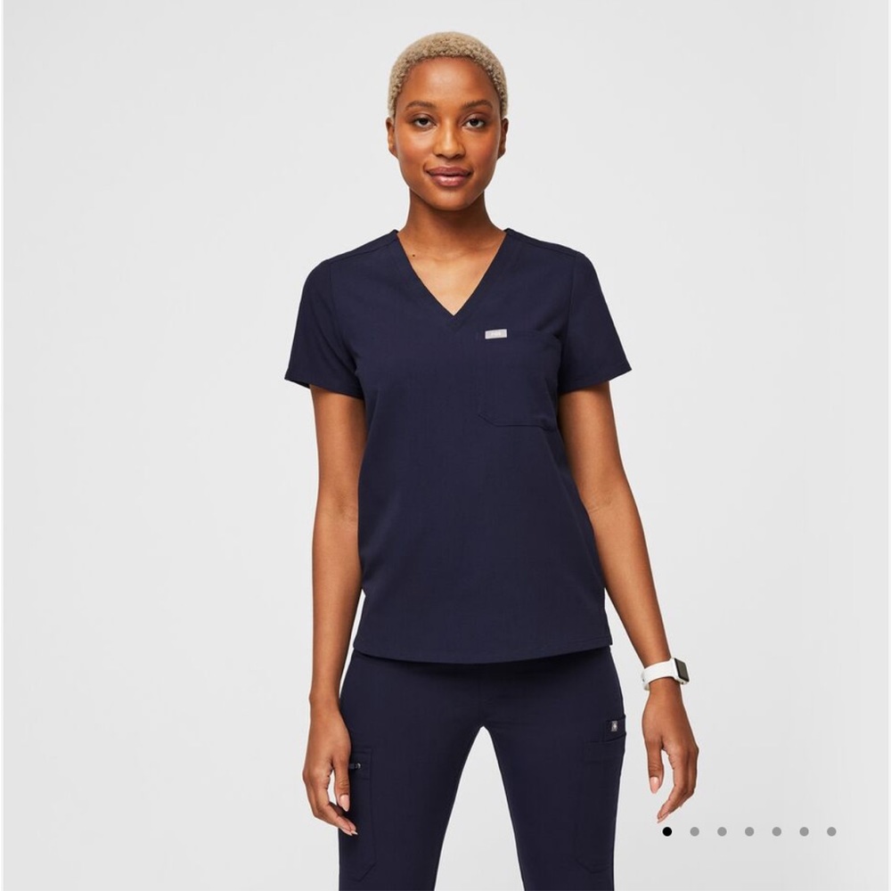 FIGS Catarina one pocket scrub top - navy